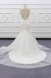 Elegante vestido de novia de sirena con tirantes finos y cuentas